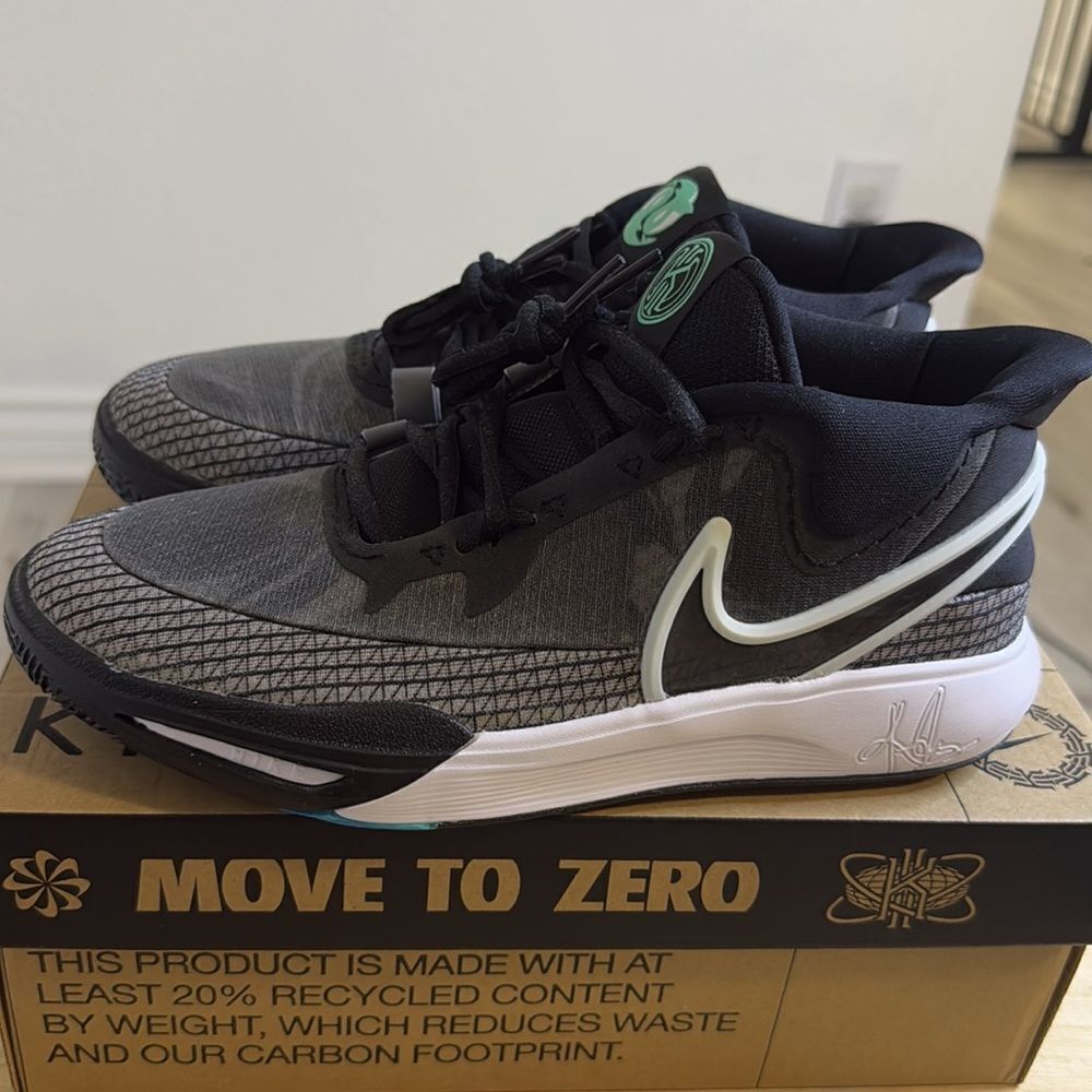 NEW- Nike Kyrie 8- Go GS Boys Shoes- Youth 7 (women’s 8.5)